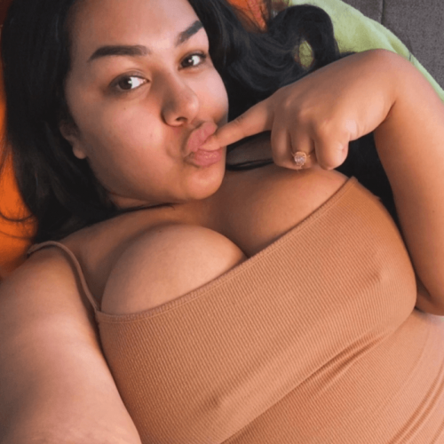 Angela899