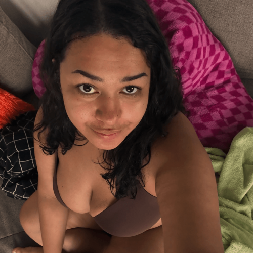 Angela899
